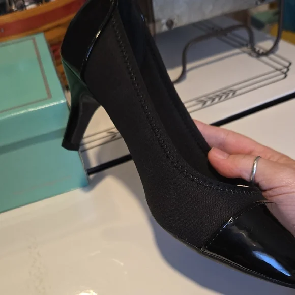 Marabella Women's Heels with Fabric And Black Patent Leather NIB - Picture 3 of 5